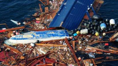 Boxcar-size dock from Japan tsunami washes up on US beach (VIDEO)
