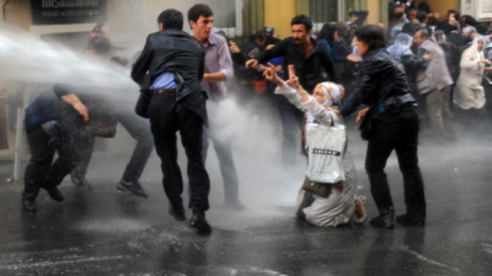 Turkish police fire tear gas at hunger strike supporters