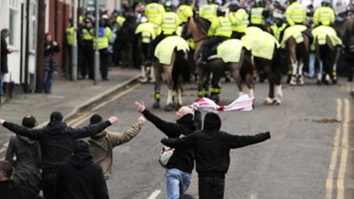 Anti-Islamists and anti-fascists rally in UK