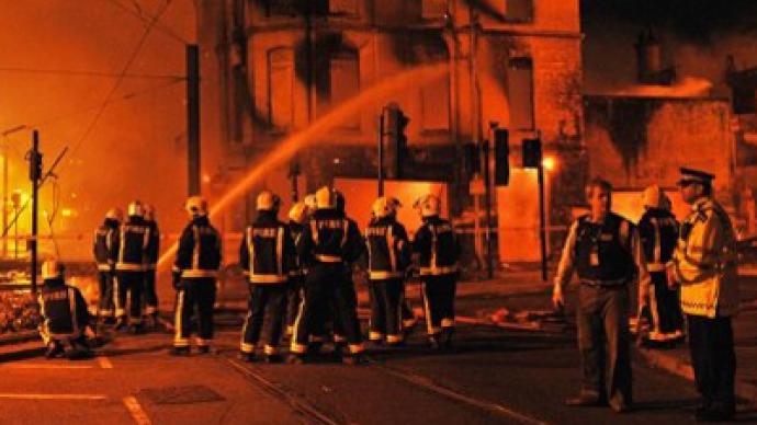 Shoot the arsonists: UK cops to use live rounds during riots?