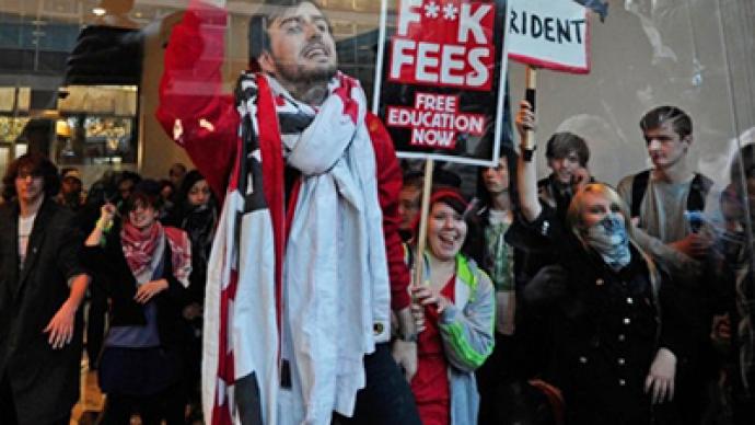 Clashes as UK students protest tuition fees