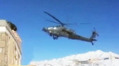 US Apache chopper slams into snow in Afghanistan (VIDEO)
