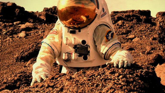Spacemen walk on “Mars” as mock mission reaches midpoint