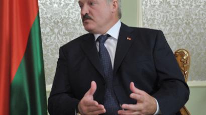 Lukashenko vows to oppose foreign threats and color revolutions
