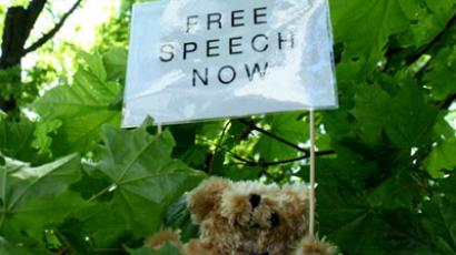 Golden teddy-bear pic: Belarusian journos severely fined defending free speech 