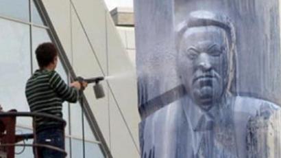 Police detain suspects in Yeltsin monument paint-bombing