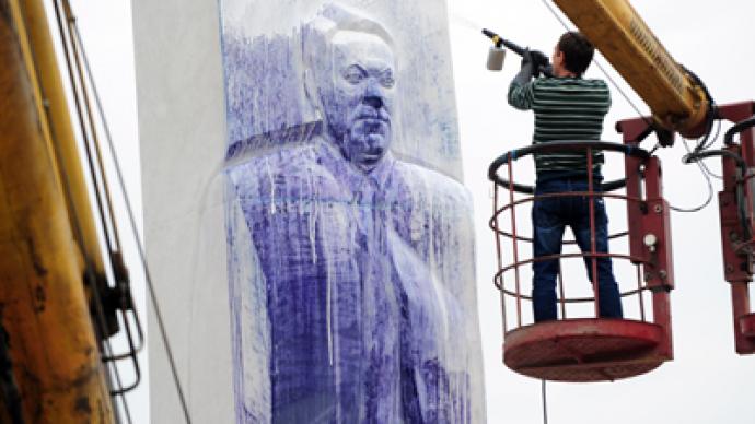 Police detain suspects in Yeltsin monument paint-bombing