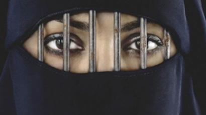 Makeup wars: Saudi woman lash out at religious police (VIDEO)