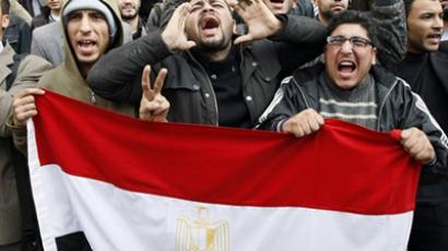 Egypt takes first steps toward exit from two-week turmoil