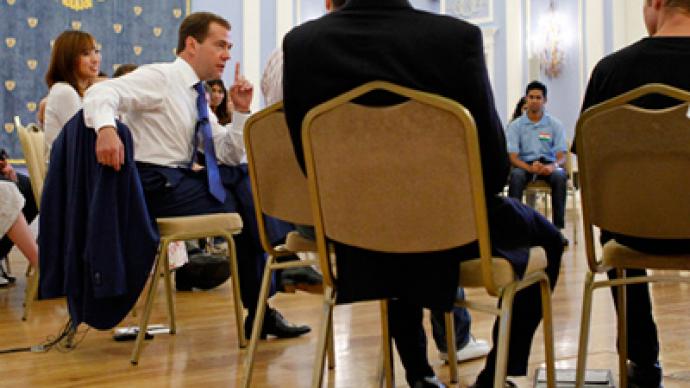 Medvedev meets international youth delegation, dodges election question again