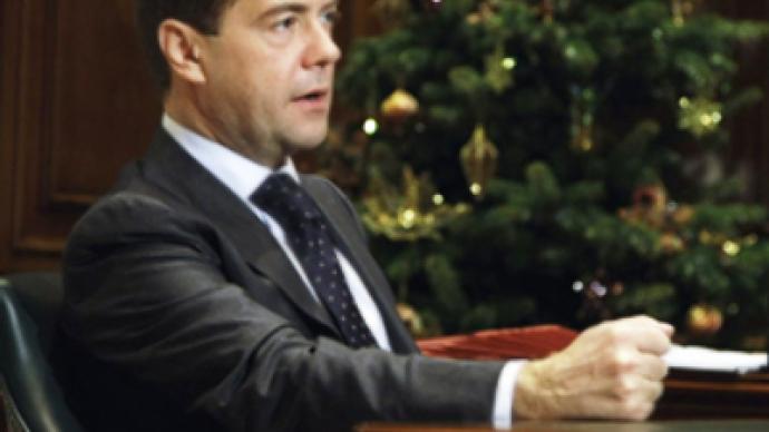 Medvedev signs constitutional amendments