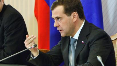 Medvedev tightens grip on officials 