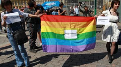 'Homophobic’ Russian TV anchor clarifies gay organ-donor ban comments