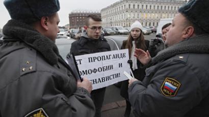 Gay abandon: Orthodox activists want Moscow free of ‘temptation’