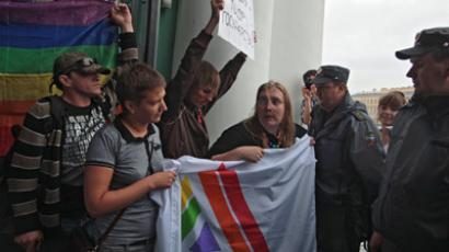 Two people fall foul of fresh Russian anti-gay law