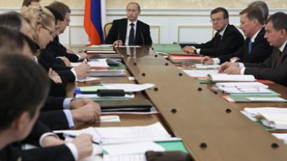 Putin seeks raise in maximum age for civil servants
