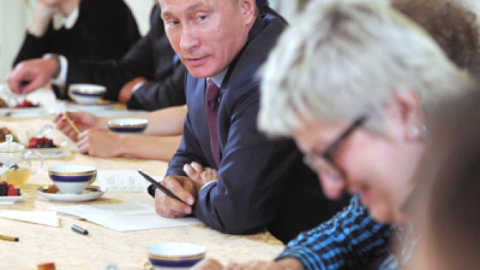 Putin calls on writers to submit constructive criticism