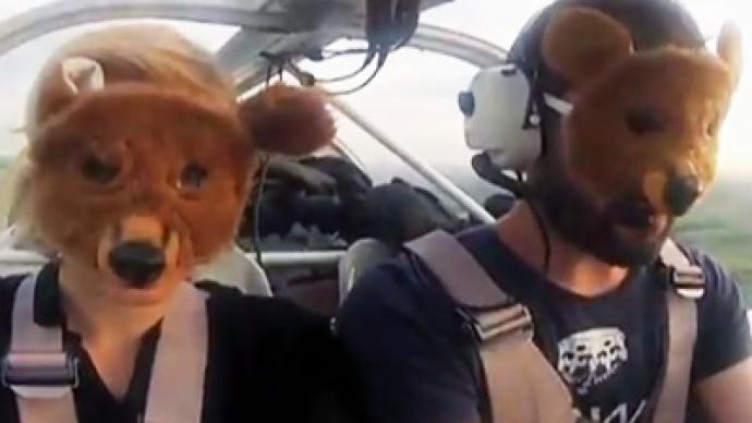 Teddy Bear paratroopers land reporter in Belarus jail