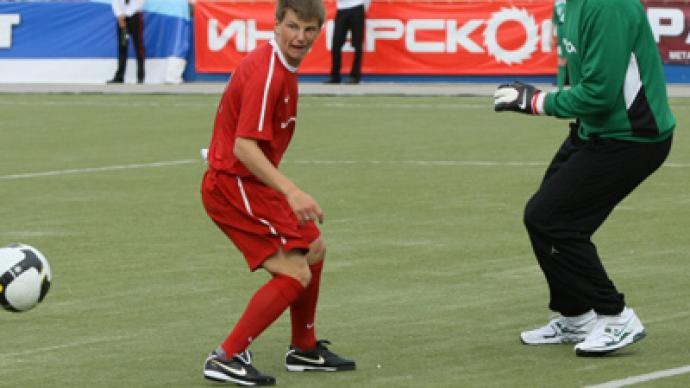 Arshavin proves he’s better footballer than Valuev  