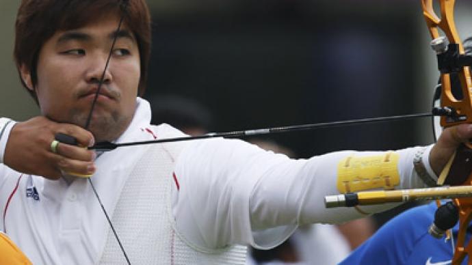 Legally blind South Korean archer sets first world record of London Olympics
