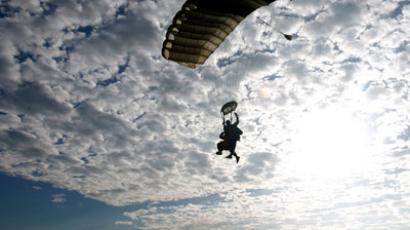 'Fearless Felix' dives from the stratosphere, breaks the sound barrier (VIDEO)