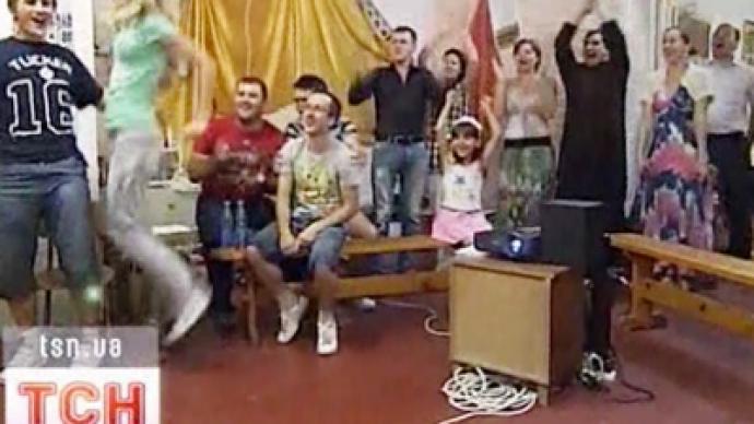 Euro 2012 prayer: Ukrainian priest turns church into fan-zone