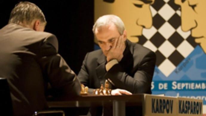 Kasparov keeps his lead in Karpov duel  