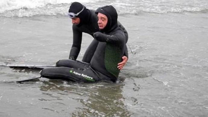 Limbless swimmer links all continents