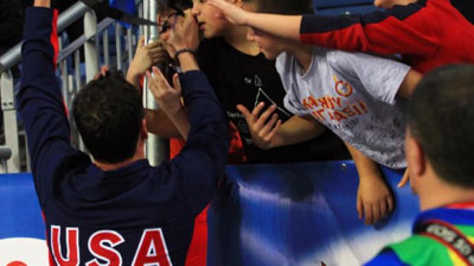 Generous Lochte gifts Worlds medal to young fan 