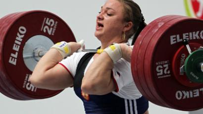 Russian weightlifter breaks clean and jerk world record 