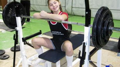 Weightlifting girl sets another world record