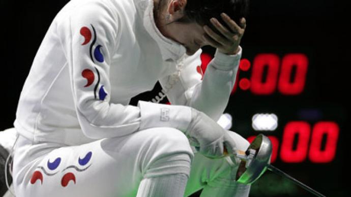 ‘Never-ending second’ incident mars Olympic fencing contest