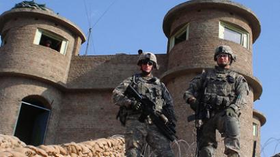 Obama praises Afghan war effort in surprise troop visit