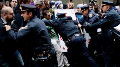 Crossing police lines: US cops defect to OWS