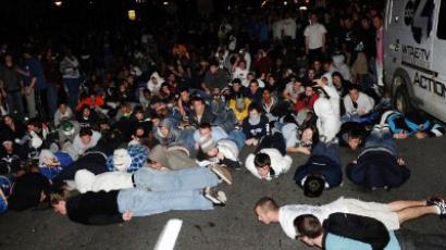 Penn State riots after football coach fired (VIDEO)
