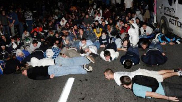 Penn State riots after football coach fired (VIDEO)