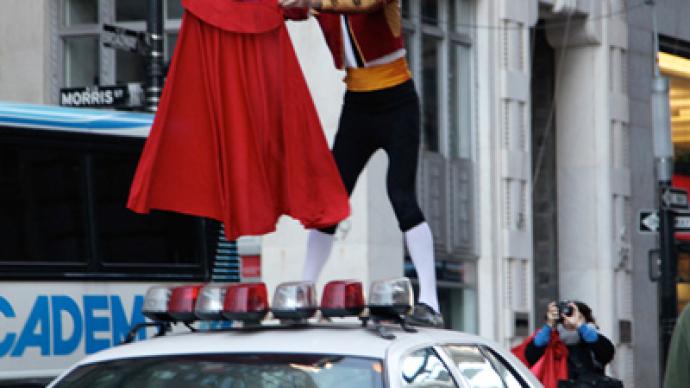 Clowns and matador fight Wall Street bull (VIDEO)