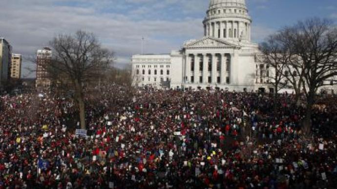 Wisconsin judge reinstates collective bargaining for state employees