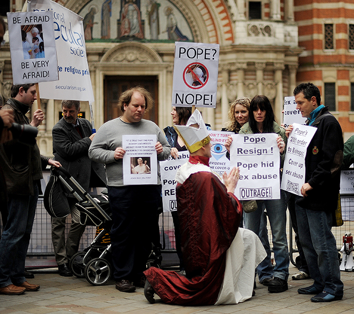 Protesters hold placards on March 28, 2010 in London, calling for the resignation of Pope Benedict XVI over abuse scandals rocking the Church. (AFP Photo / Ben Stansall)