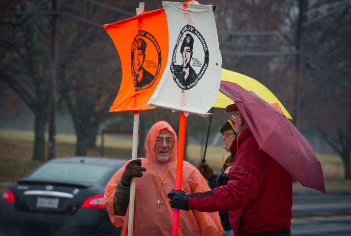 Members of the Bradley Manning Support Group protest under the rain during a rally at the entrance of Fort George G. Meade military base in Fort Meade, Maryland on November 27, 2012 (AFP Photo / Mladen Antonov)