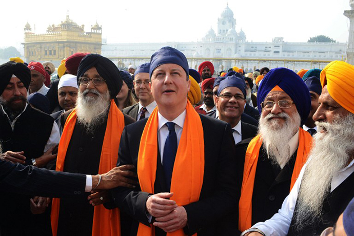 British Prime Minister David Cameron visits the Sikh Shrine Golden temple in Amritsar on February 20, 2013. (AFP Photo / Narinder Nanu)