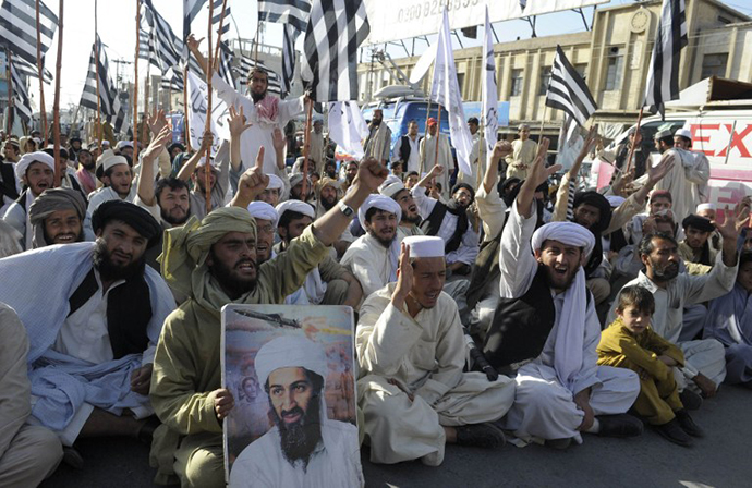 Supporters of hardline pro-Taliban party Jamiat Ulema-i-Islam-Nazaryati (JUI-N) shout anti-US slogans during a protest in Quetta on May 2, 2011. (AFP Photo / Banaras Khan)