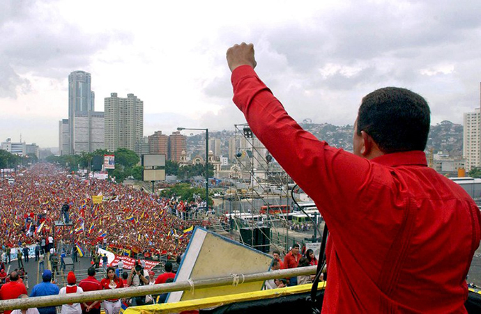 This file picture shows Venezuelan President Hugo Chavez speaking to supporters during a rally in Caracas on May 16, 2004. (AFP Photo / Presedencia)