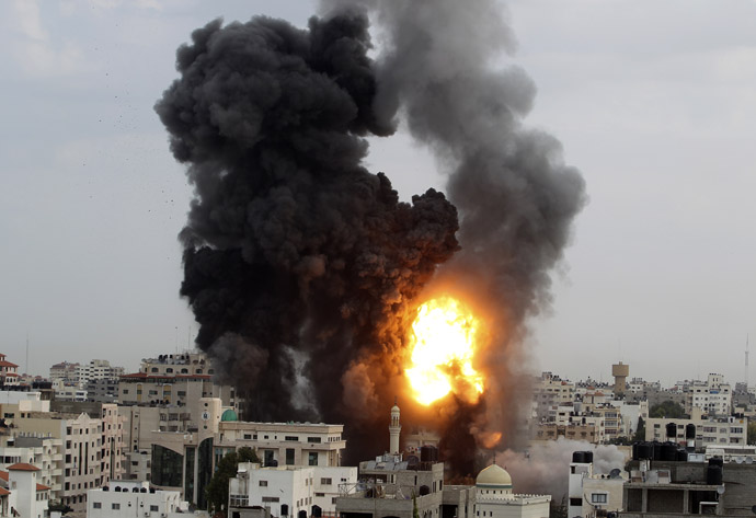 An explosion and smoke are seen after Israeli strikes in Gaza City November 17, 2012. (Reuters/Suhaib Salem)