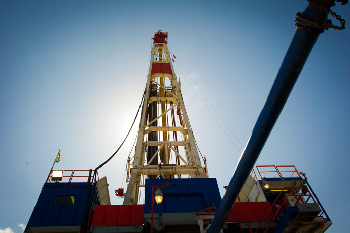 A Consol Energy Horizontal Gas Drilling Rig explores the Marcellus Shale outside the town of Waynesburg, PA on April 13, 2012 (AFP Photo / Mladen Antonov )