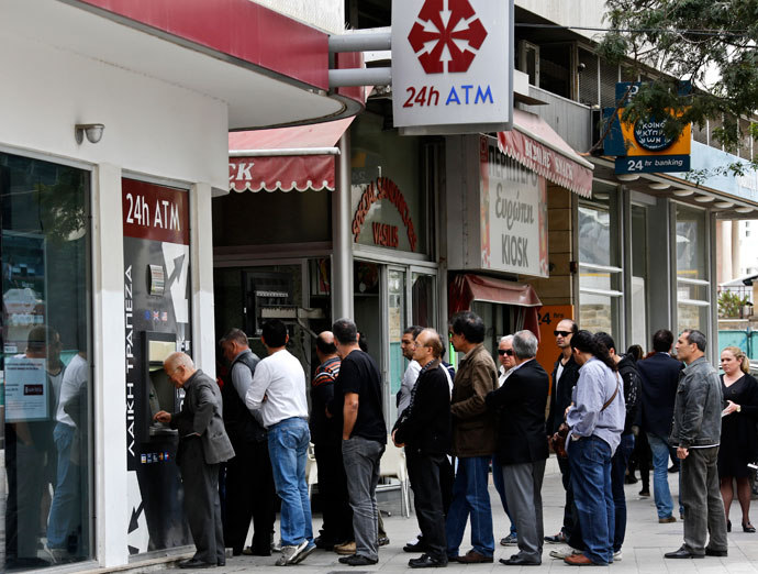 People queue up to make transactions at an ATM outside a branch of Laiki Bank in Nicosia.(Reuters / Yannis Behrakis)