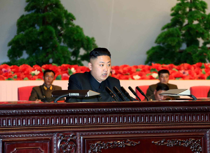 his photo taken on March 28, 2013 and released by North Korea's official Korean Central News Agency (KCNA) on March 29, 2013 shows North Korean leader Kim Jong-Un (C) making a speech during the meeting of information workers of the whole army in Pyongyang. (AFP Photo/KCNA via KNS)