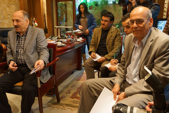 In a reserve staff in Damascus, on the left - the member of the politburo of Anwar Raja, on the right - Tahsin Al Halabi, the editor-in-chief of the Forward newspaper