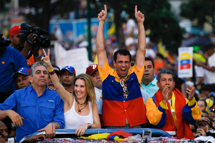 Venezuela's opposition leader and presidential candidate Henrique Capriles (3rd R) greets supporters during a campaign rally in the state of Lara April 11, 2013 (Reuters / Carlos Garcia Rawlins)