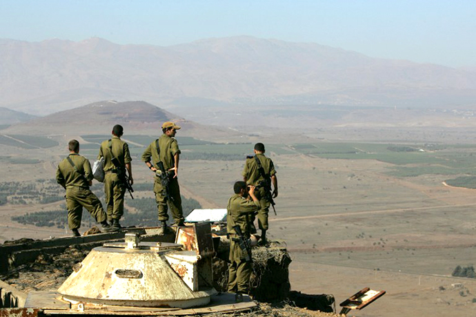 Israeli army officers look towards Syria from the Mount Bental observation post in the Golan Heights 07 September 2007. (AFP Photo / Menahem Kahana)